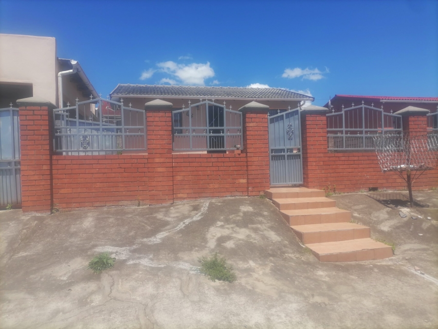 2 Bedroom Property for Sale in Phakamisa Eastern Cape